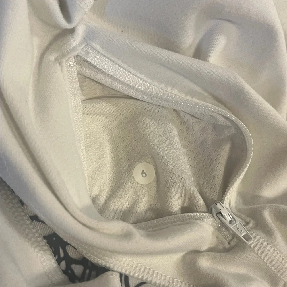 Lululemon Stride Jacket *Brushed in White/White Black Glacier Lace Size 6‎ - Picture 11 of 11